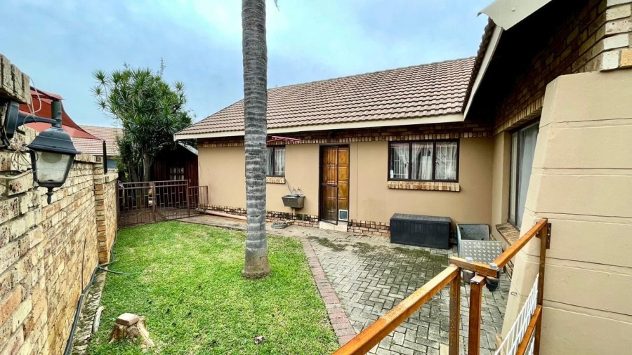5 Bedroom Property for Sale in Waterval East North West